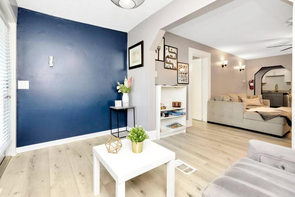 Cozy Bungalow With Patio & Grill, Private And Location 坦帕 外观 照片