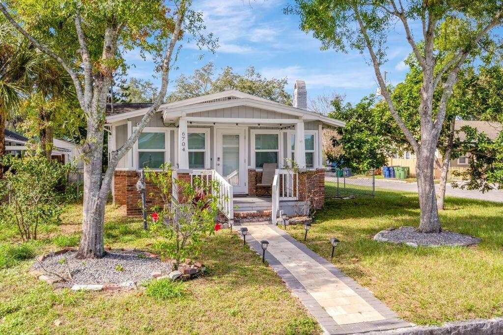 Cozy Bungalow With Patio & Grill, Private And Location 坦帕 外观 照片