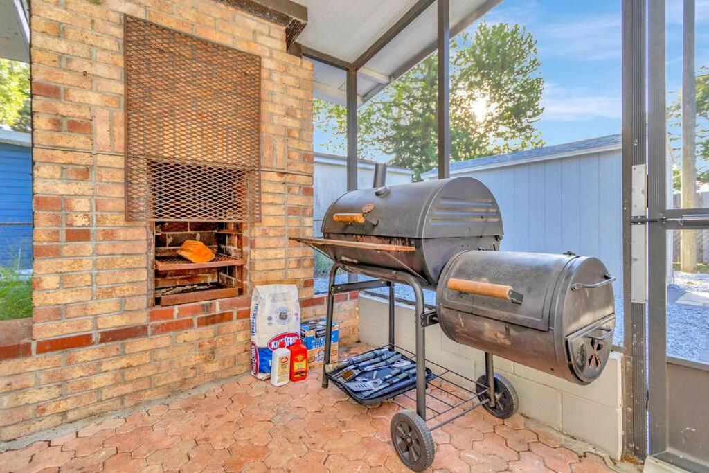 Cozy Bungalow With Patio & Grill, Private And Location 坦帕 外观 照片