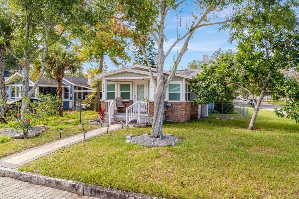 Cozy Bungalow With Patio & Grill, Private And Location 坦帕 外观 照片